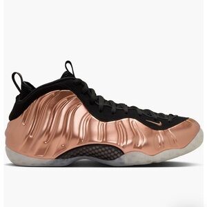 Nike foams sneakers 👟